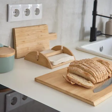 & Charm With Ac, By Timecooler 아파트