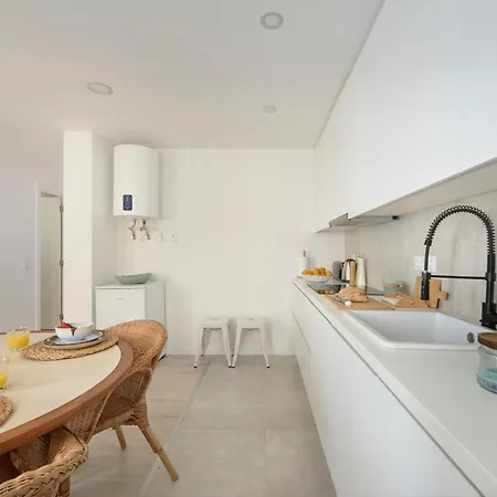 아파트 & Charm With Ac, By Timecooler *