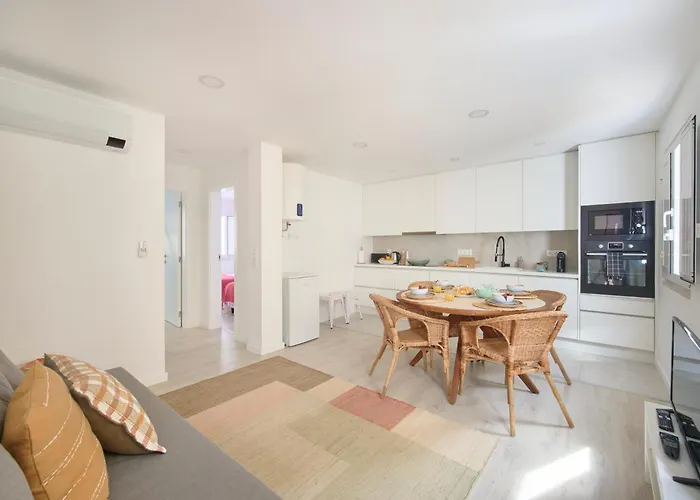 & Charm With Ac, By Timecooler דירה שטובל