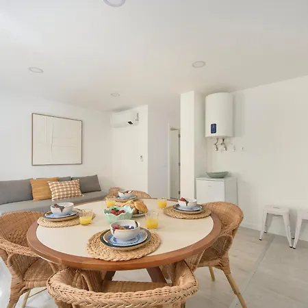 公寓 & Charm With Ac, By Timecooler