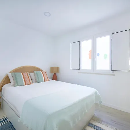 & Charm With Ac, By Timecooler Apartment Setubal